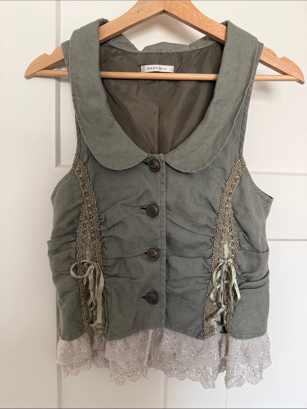 axes femme Sage Green Lace-Trim Button Vest size M